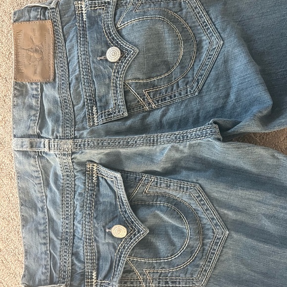 True Religion Classic Blue Jeans with Signature Pocket - Picture 2 of 10
